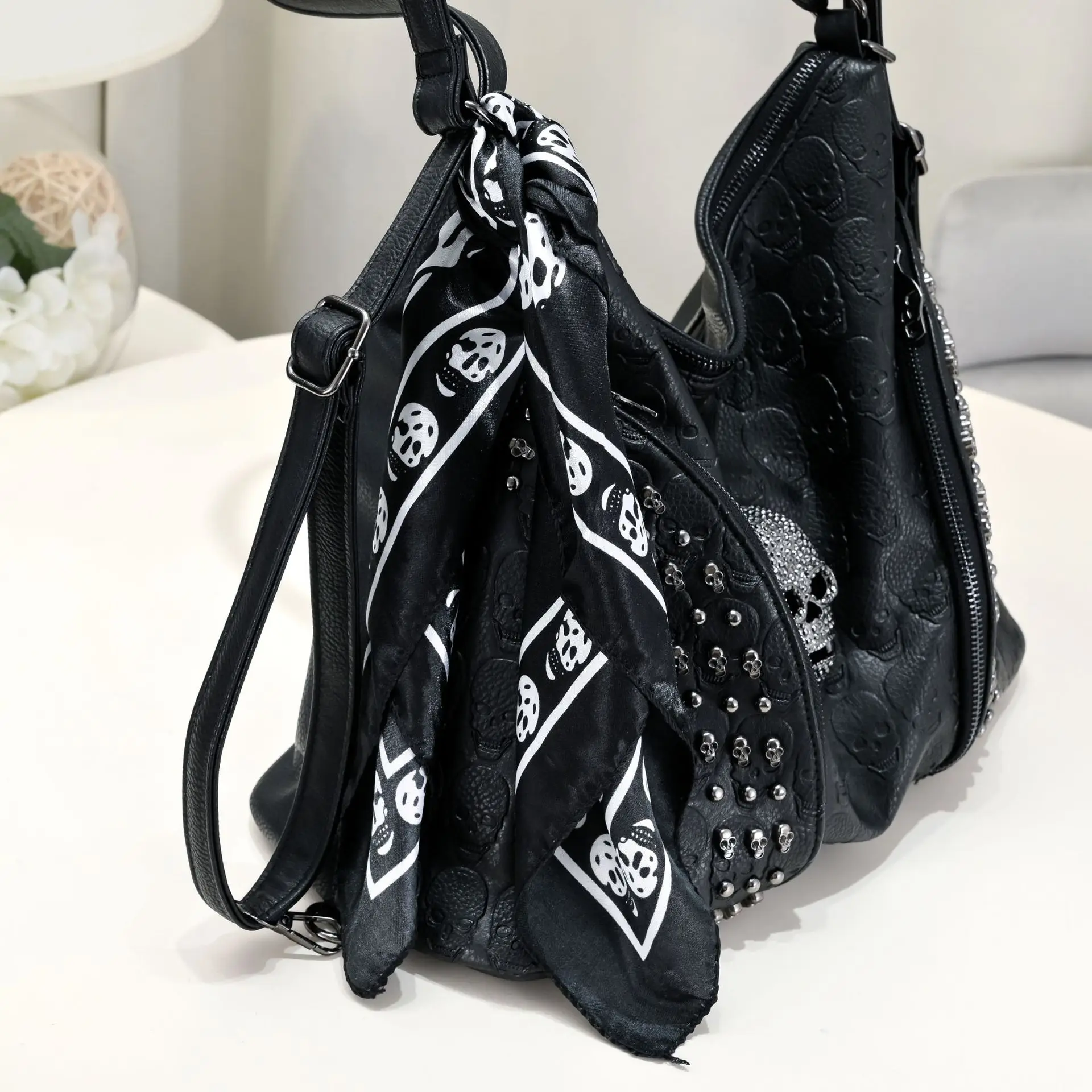 Tote Skull Bag Rivet Bag Pu Leather Women\'s Cross Body Bag Backpack  Large Capacity Crossbody Head Ghost Head Women