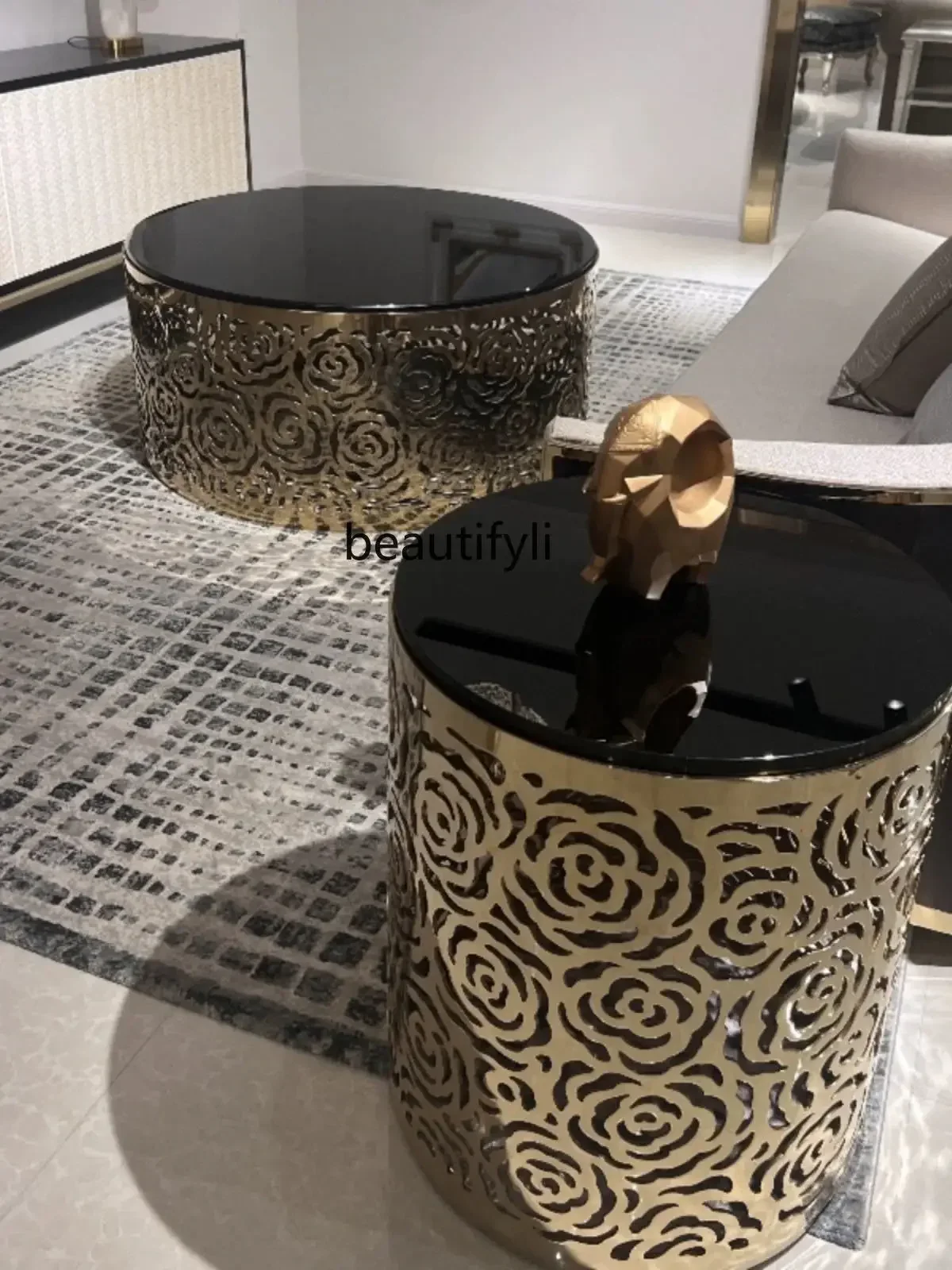 

A26 American light luxury stainless steel round coffee table designer hollow tempered glass tea table a16