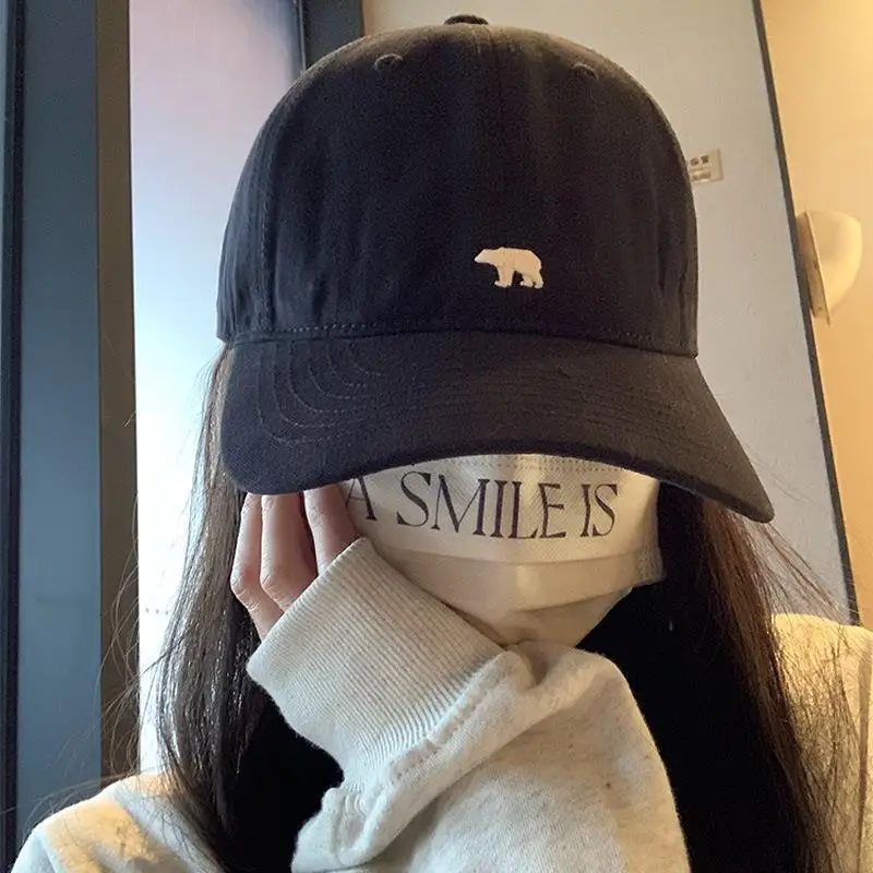 

Baseball caps for men and women, polar bear embroidered duckbill caps, simple and versatile in autumn and winter