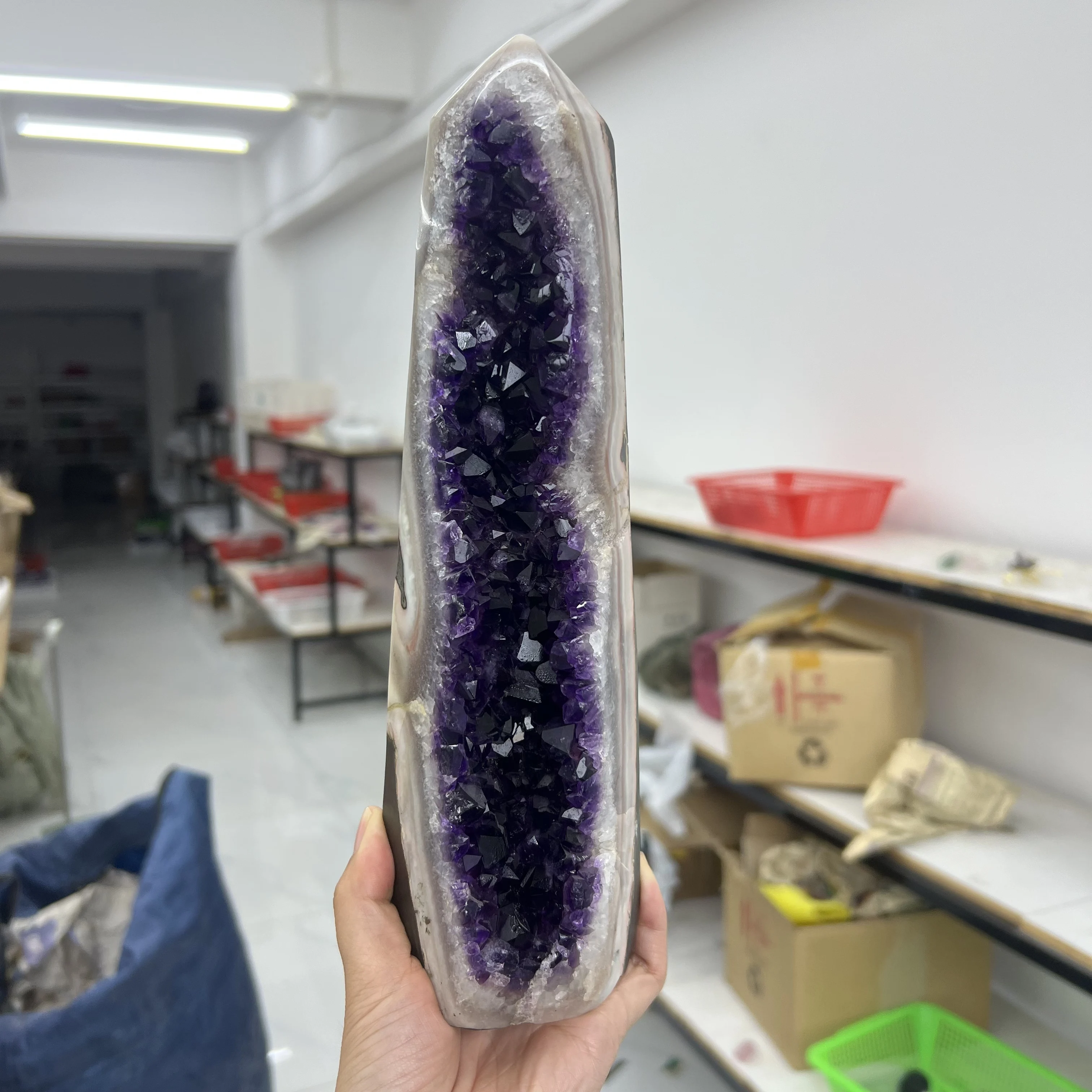 

2055 г, 27 см, натуральный уругвайский аметистовый кристаллический кластер Dream Amethyst на подставке