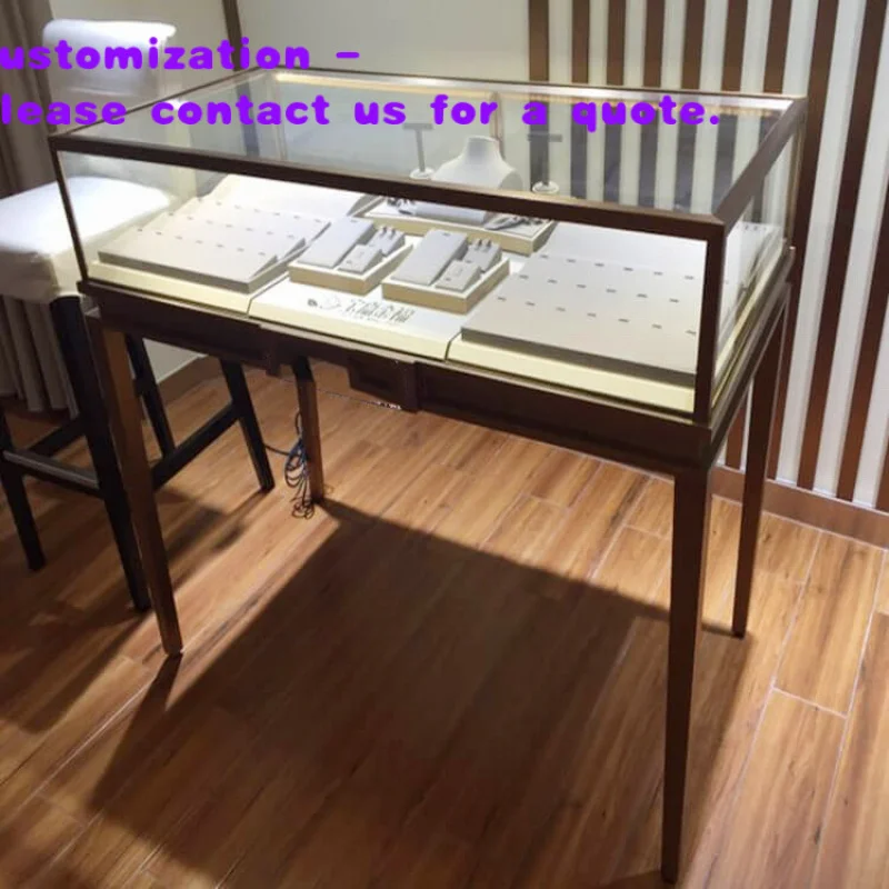 

Индивидуальный дизайн интерьера ювелирного магазина класса люкс: современные металлические витрины с LED-подсветкой и деревянными элементами для демонстрации ювелирных изделий.