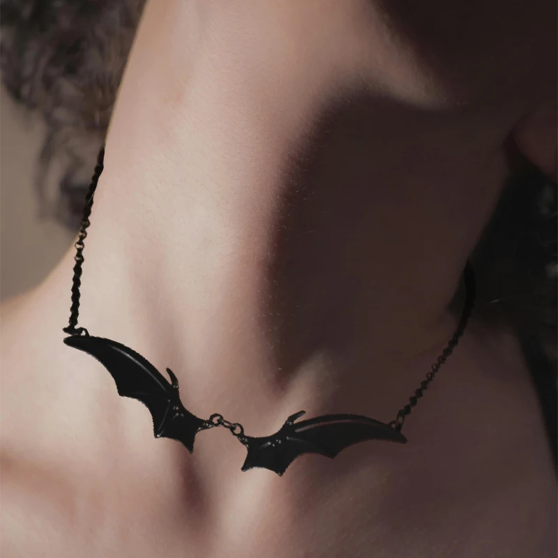 

Black Bat Pendant Necklace Vintage Metal Bat Shaped Neck Accessory For Women Girl Fashion Pendant Halloween Party Jewelry Gifts