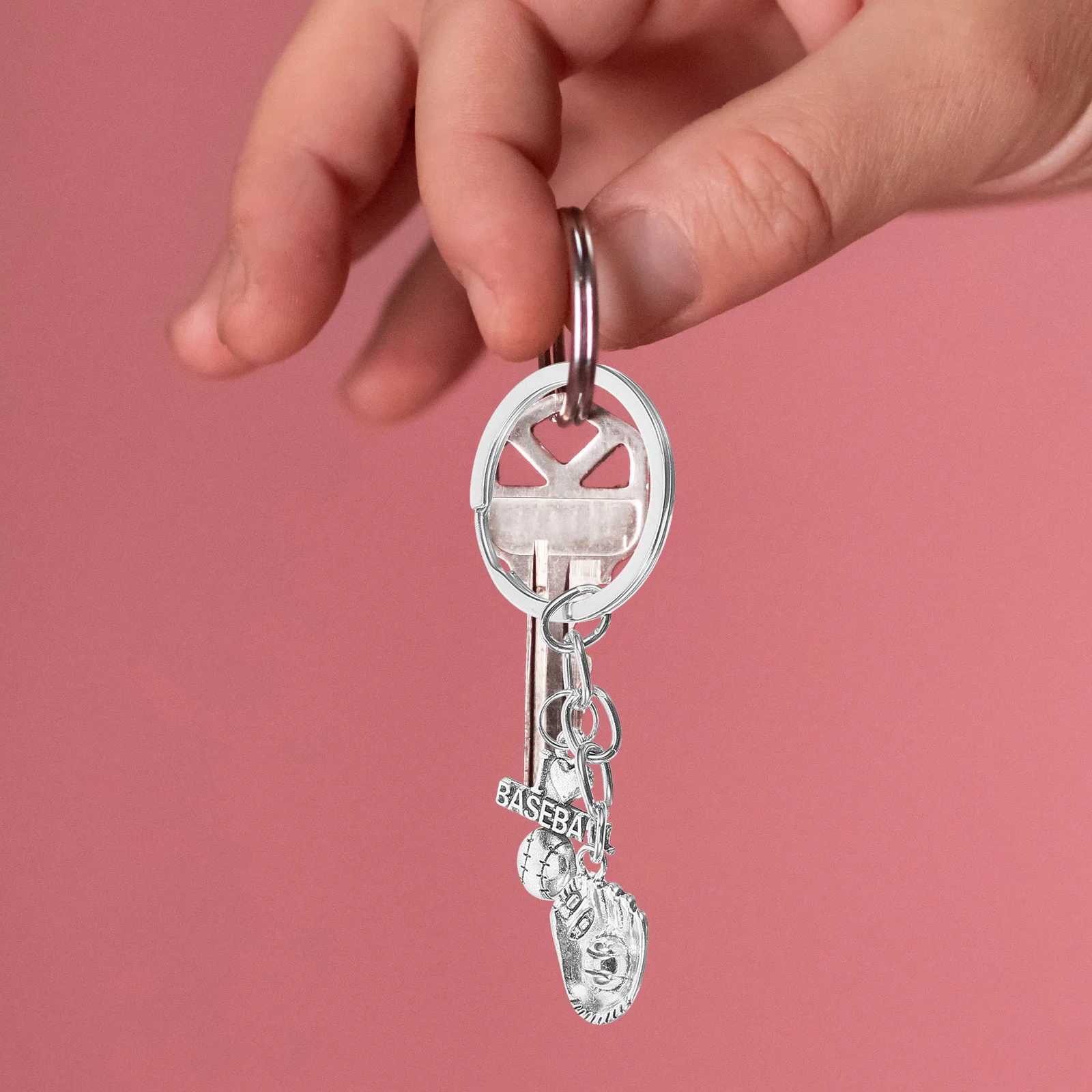 

Baseball Keychain Lightweight Baseball Bat Mini Ball Pendant Key Ring Bag Accessory Sports Gift Bowling Key Chain Gifts