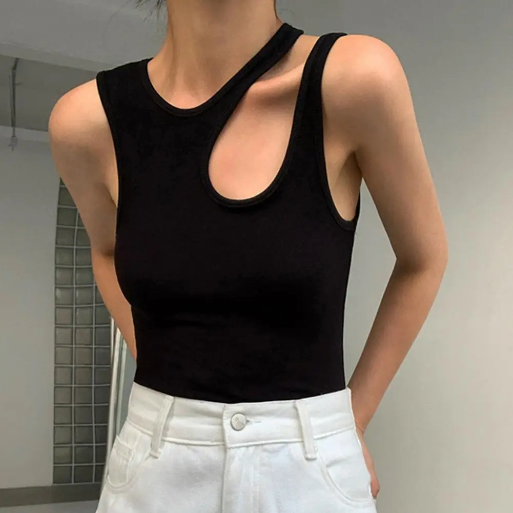 Weiche Textur Leibchen stilvolle Sommer Tanktops für Frauen geripptes Leibchen mit unregelmäßigem Riemen Detail O-Ausschnitt Slim Fit Weste für eine