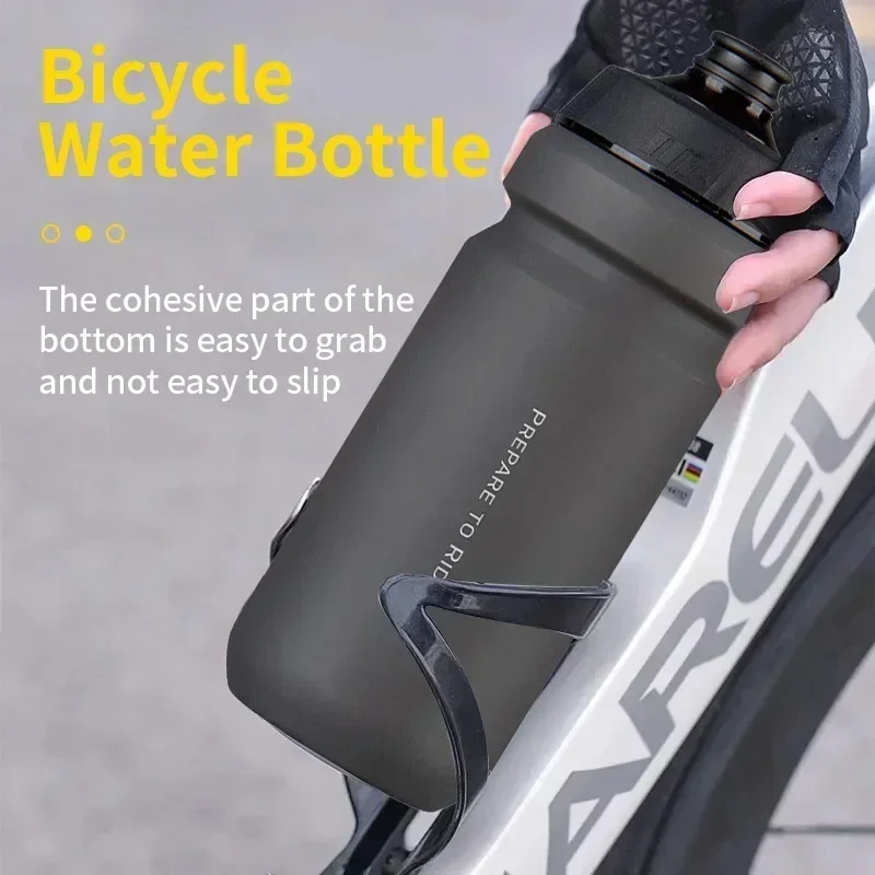 Противоскользящая велосипедная бутылка для воды, 700 мл, герметичная конструкция, крышка в одно касание, материал без BPA для пеших прогулок, MTB, шоссейного велосипеда, спорта