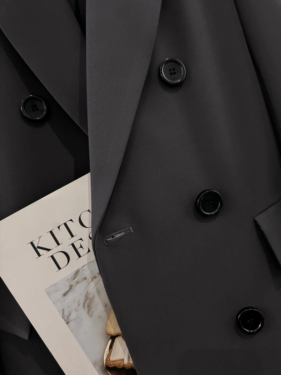 Długi, wyszczuplający żakiet damski, nowa kolekcja wiosna-jesień 2025, elegancki, profesjonalny płaszcz do kolan, do pracy, poliester.