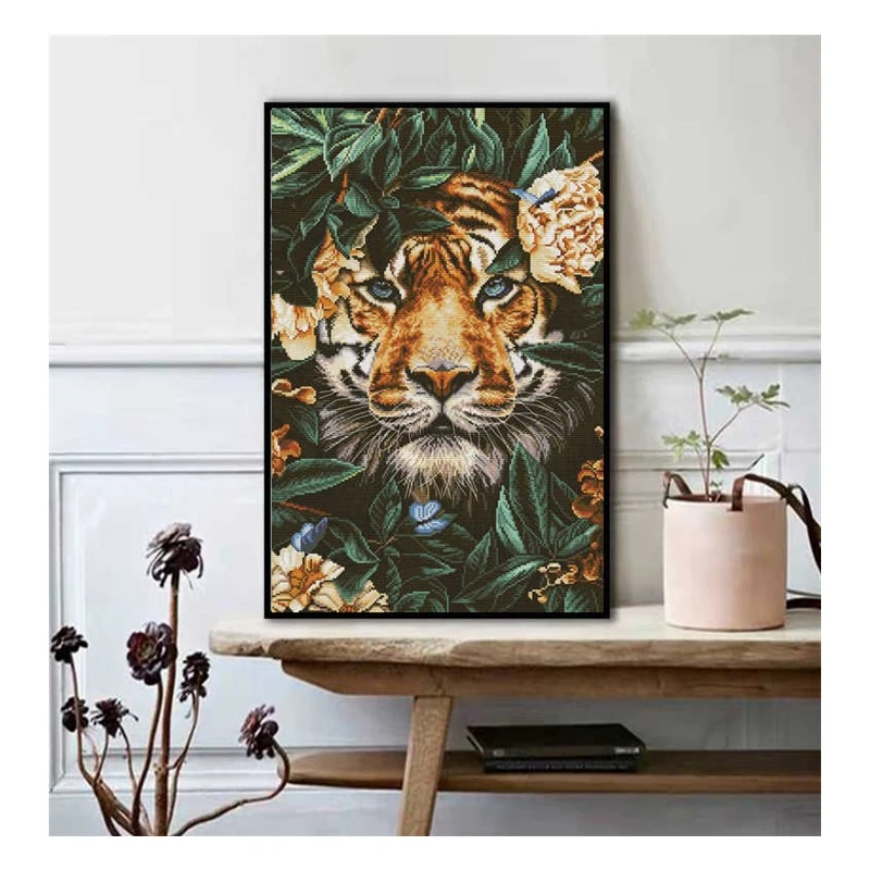 

The cross-stitch set 28CT, 18CT, 14CT and 11CT can be selected. The printed fabric handcrafted material pack saga Peony Jungle M