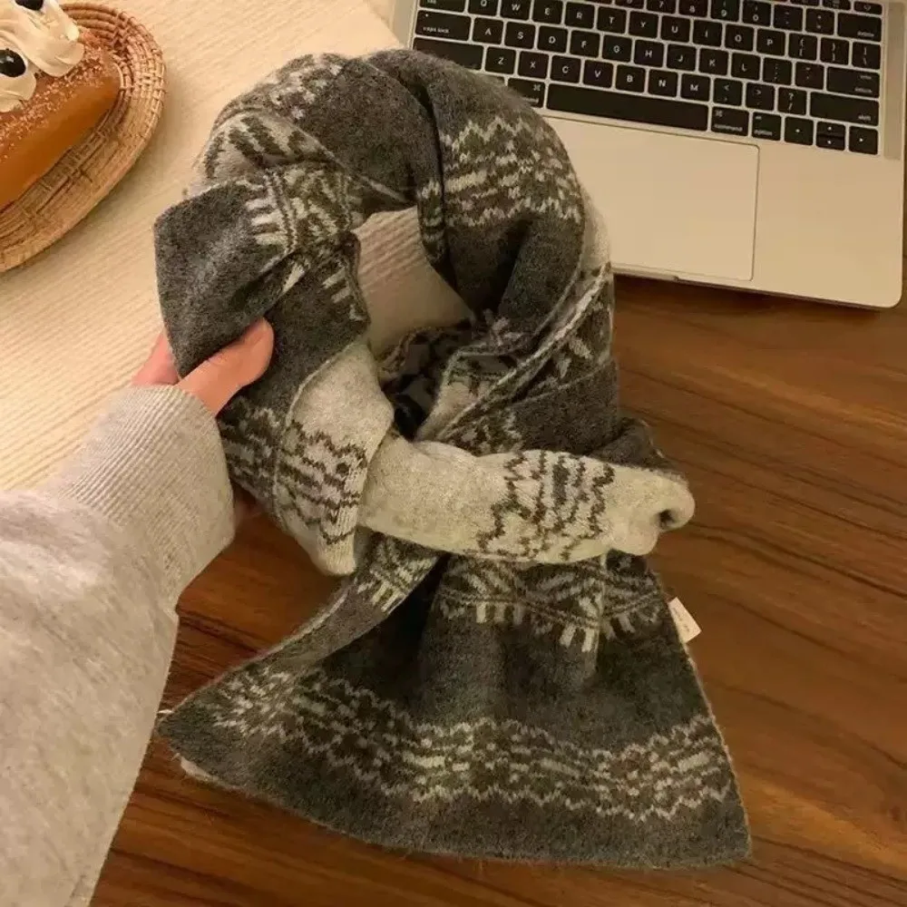 Retro Jacquard Pattern Fair Isle Knit Scarf Thick Knit Fabric Soft Cozy Texture Double Sided Scarf Multi-Color Design