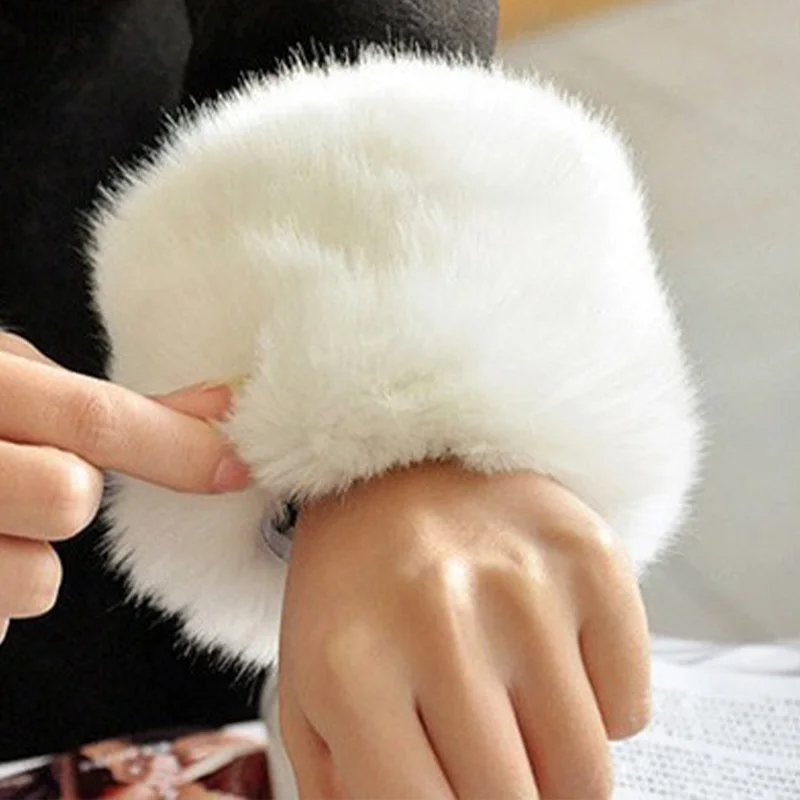 1Pair Fashion Winter Warm Faux Fur Soft Elastic Wrist Slap On Cuffs Women Arm Warmer Plush Thicken Wrist Cuffs Sleeves Accessory