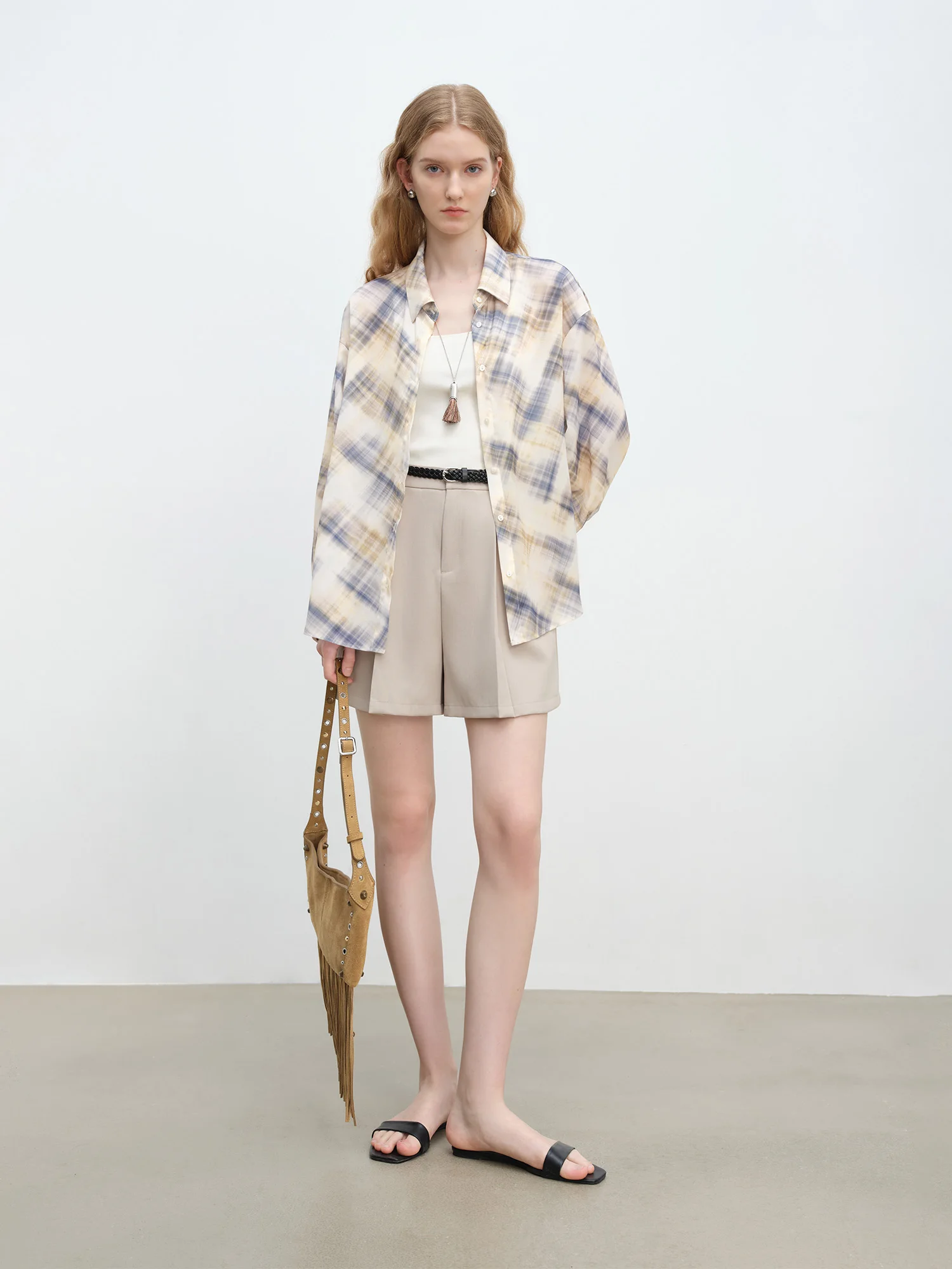 ZIQIAO 2025 夏レディース アーティフル グリッド シフォン ブラウス - 通気性のあるバックカットアウト & テーラード軽量シルエット 25ZQ92222