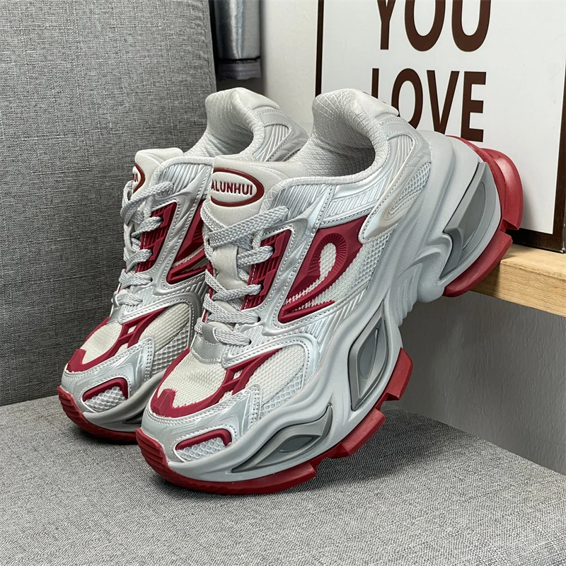 

Trendy men's running shoes are designed to be cool, trendy, and comfortable to wear, suitable for daily commuting and indoor and