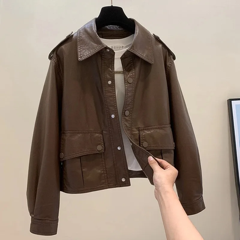 

Женская новинка 2025 года, короткая свободная универсальная мотоциклетная кожаная куртка, корейская версия, куртка из искусственной кожи, топ