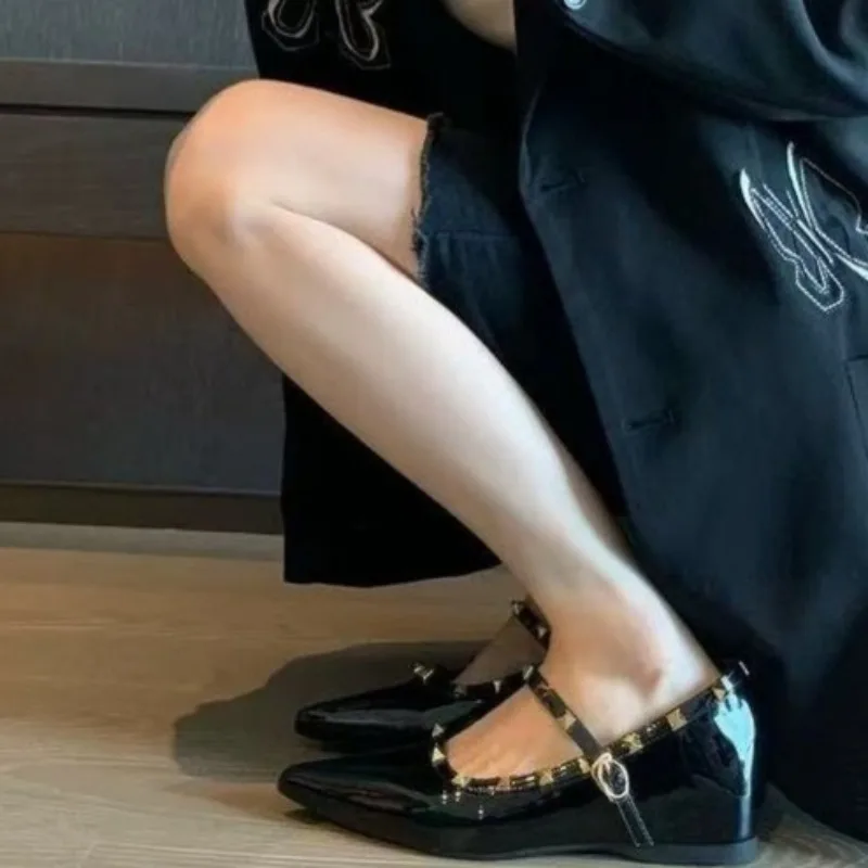 One Buckle Strap Soft Sole Non-Slip Single Shoes Autumn New Pointed Toe Shallow Rivet Non-Slip Low Heel Shoes