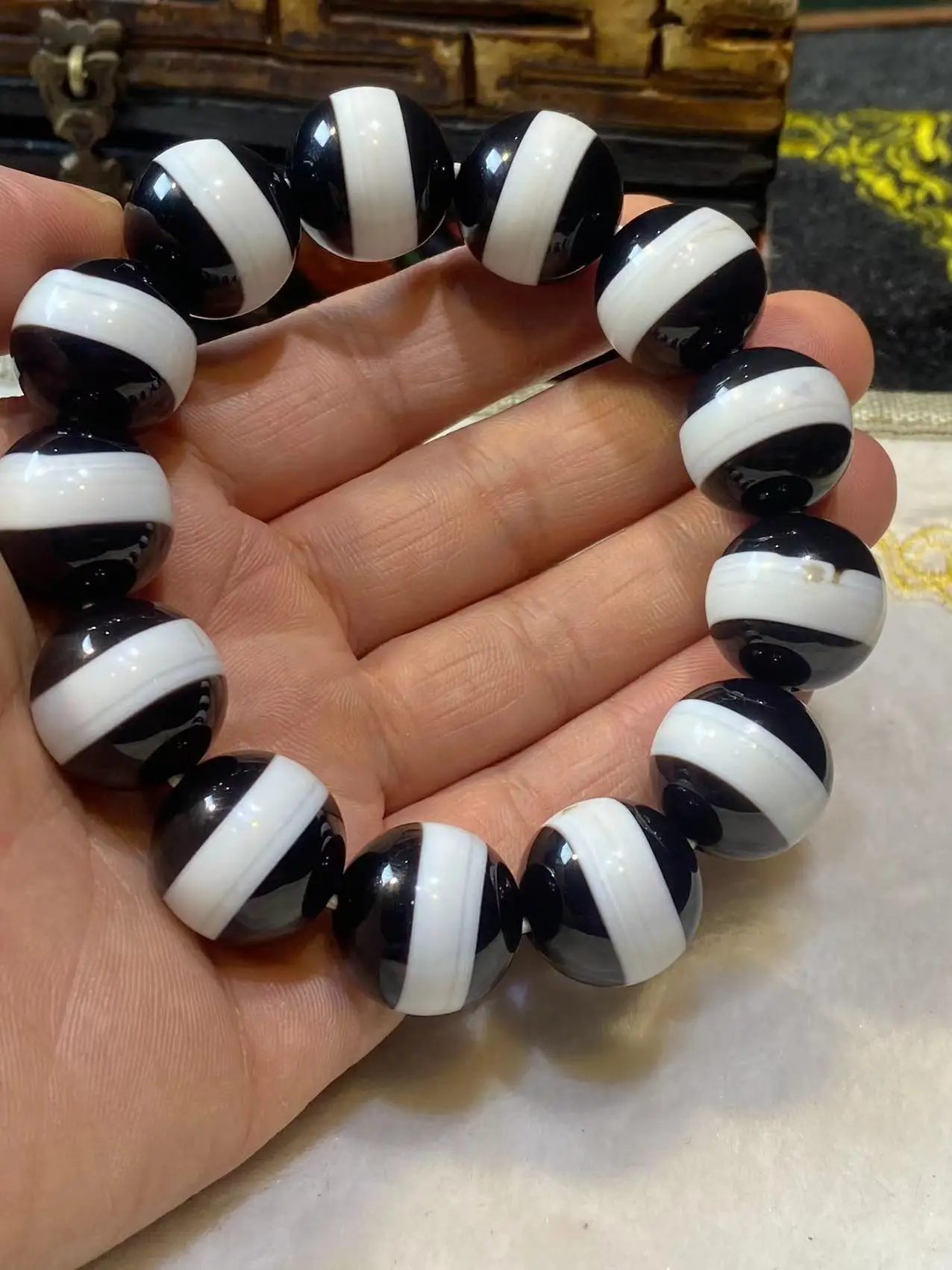 1pcs/lot Natural Texture Agate Bead Bracelet Rare Special Wide Line Black and White First-line Medicine Dzi 19X19mm collectible