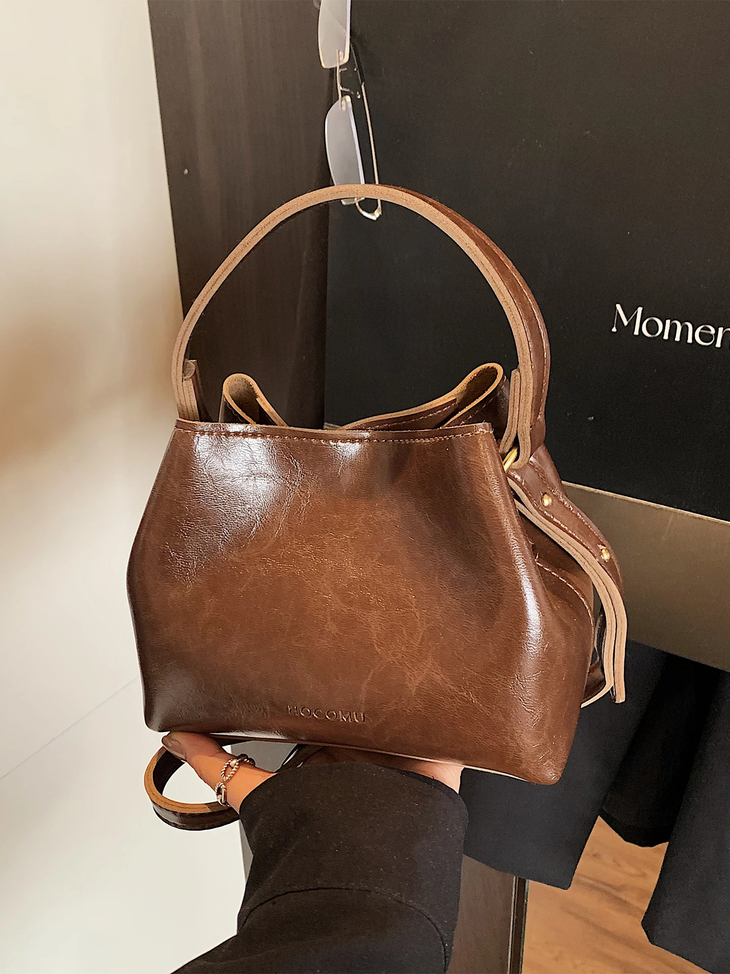 

Vintage Oil Wax Leather Women's Handbags French Classic Magnetic Buckle Versatile Messenger Bags 2025 Trend Solid Shoulder Bag