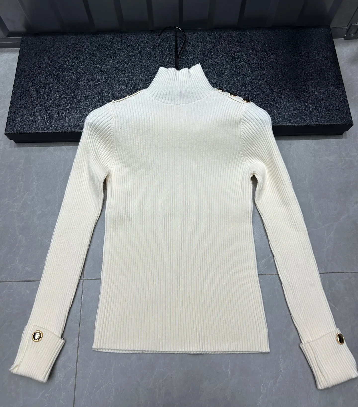 

2025 Новый белый или черный женский вязаный свитер на пуговицах с длинным рукавом, приталенная водолазка, модный женский шерстяной пуловер, базовые топы C221