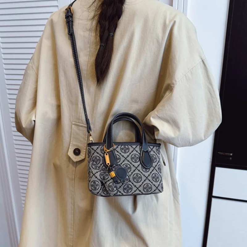 

Premium Women's Messenger Bag Made Of Cheetah-Print Leather Boasting Dublin Vintage Neat Spacious Daily Style​