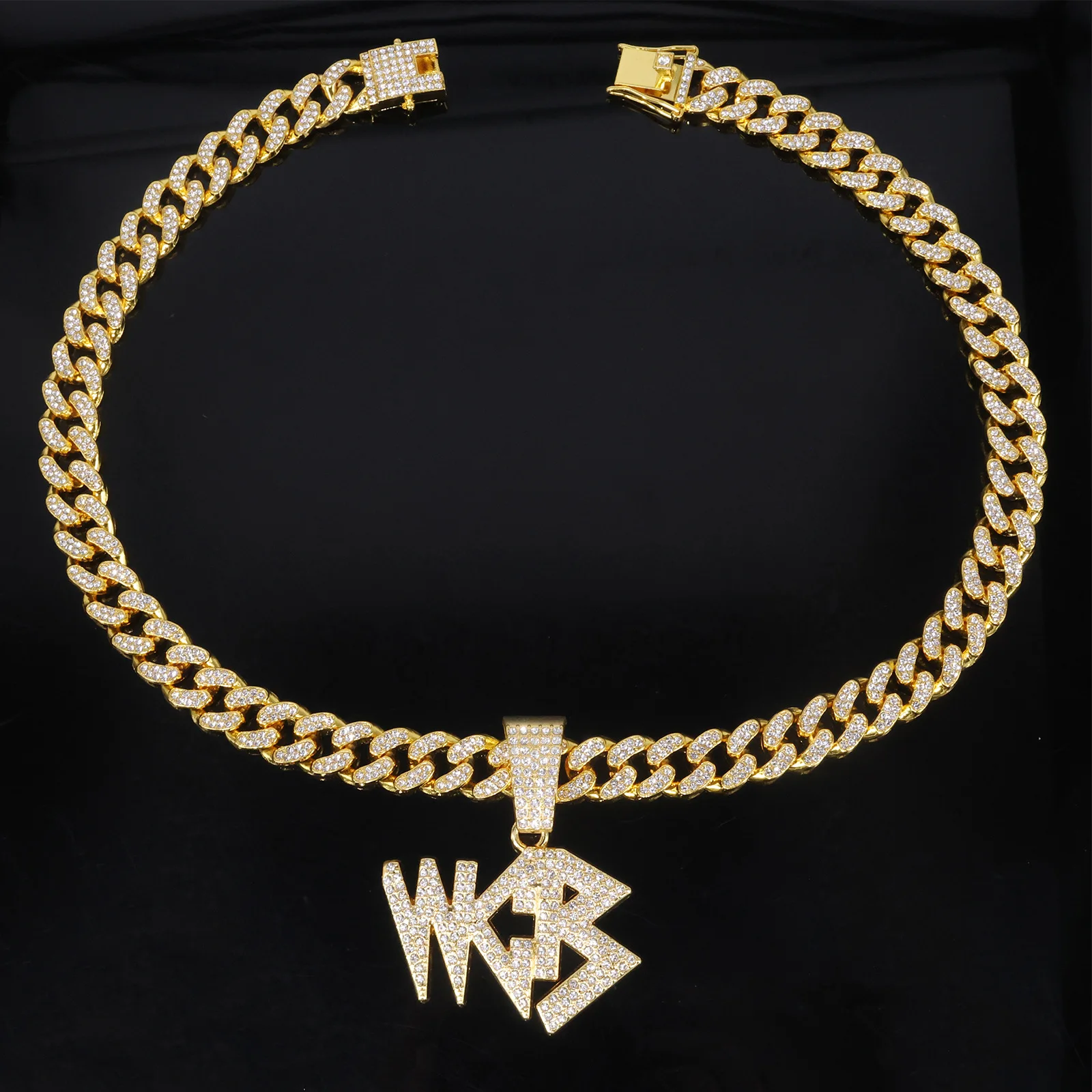 

Ожерелье с подвеской в виде английской буквы из сплава, инкрустированное бриллиантами, хип-хоп/панк, хип-хоп, персонализированные трендовые украшения для модных личностей