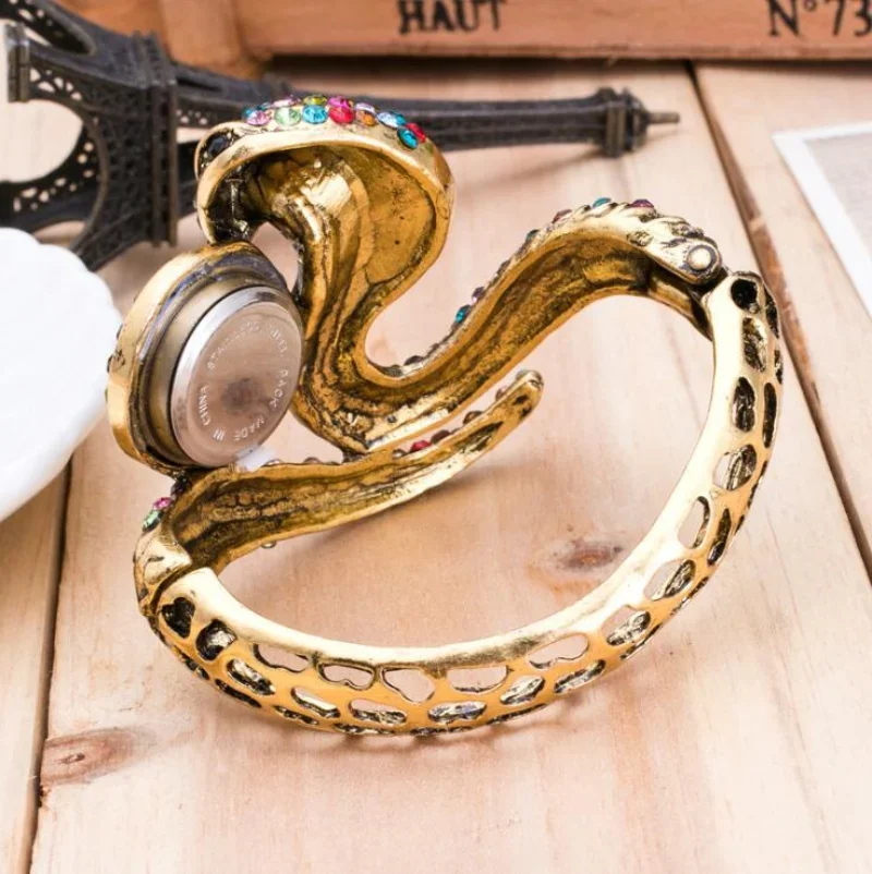 Luxury Snake Shape Women Watch Ladies Bracelet Retro Roman Scale Crystal Quartz Watches Female Dress Clock Relogio Feminino Gift