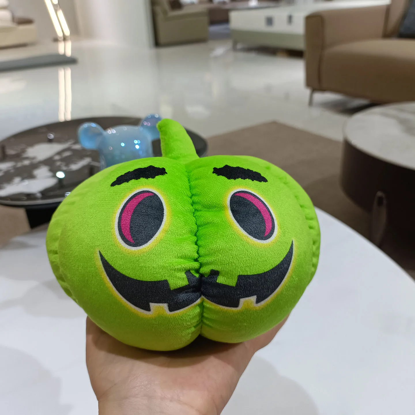 Juguete de peluche de calabaza de Halloween colorido de 16x12CM, calabaza interesante con calabaza estampada de expresión malvada para decoración de Halloween