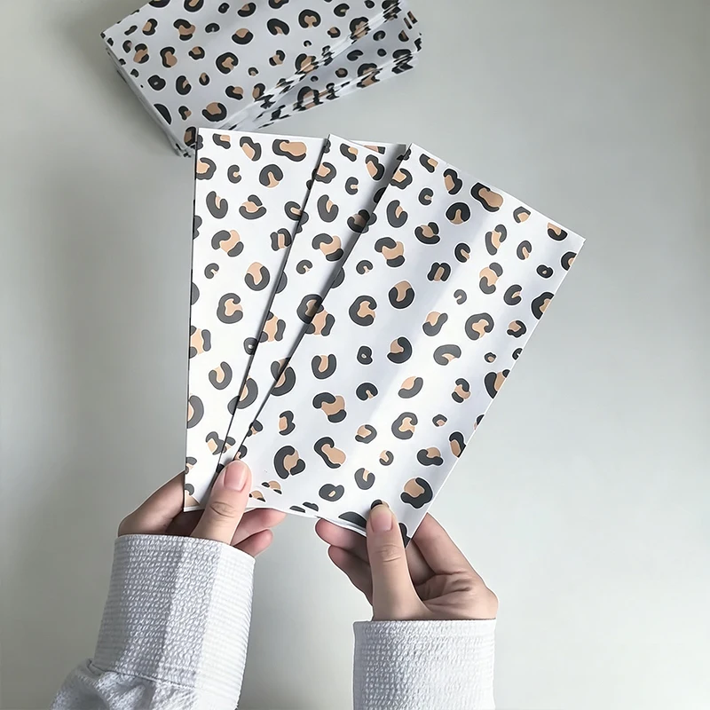 50pcs Leopard Print Paper Envelope Bags Open Top Paper Pouches for Jewelry Earrings Necklace Photo Cards Packaging Wholesale