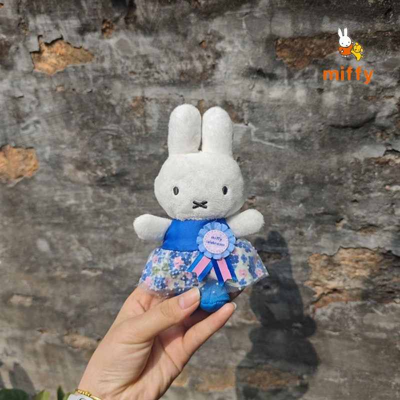 Kawaii miffy pingente de pelúcia dos desenhos animados azul floral vestido fofo brinquedo de pelúcia mochila anime acessórios dopamina boneca de pelúcia chaveiros
