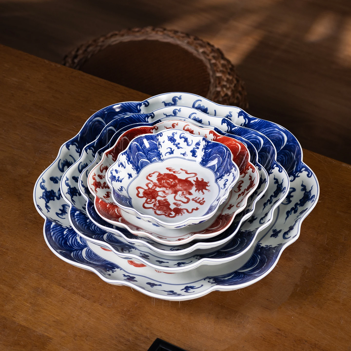 

Jingdezhen Ceramic Square Plate Wave Pattern Beef Shrimp Hot Pot Restaurant Dining Utensils Vintage Style Commercial Use