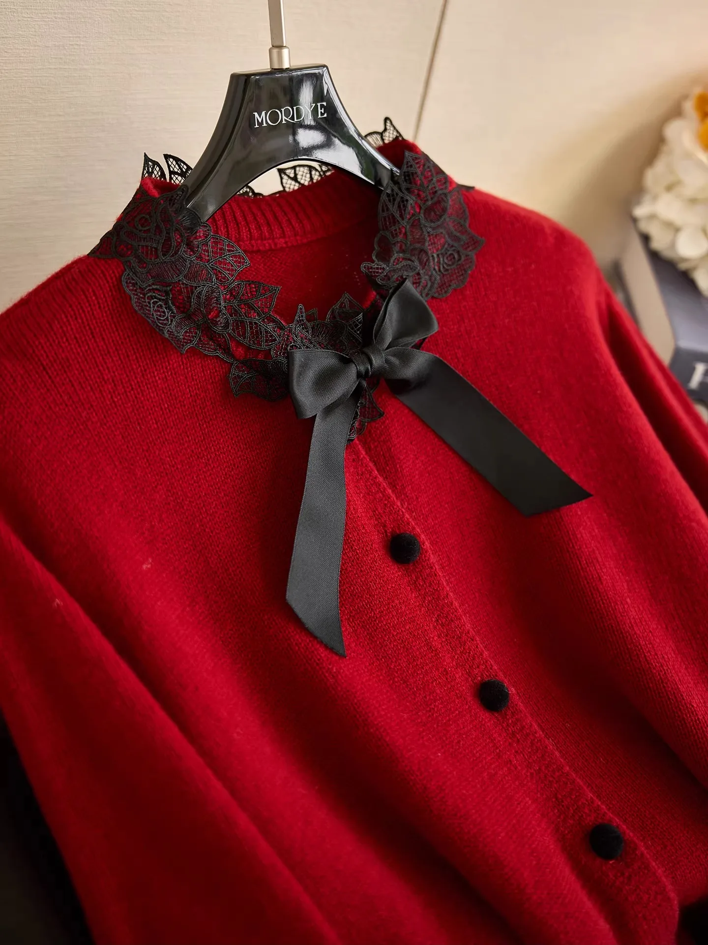 

Red Knitted Woolen Sweater with Lace Knot Ne Design 00 Woolen Material Soft Long Sve V-Ne Warm Commute Sle