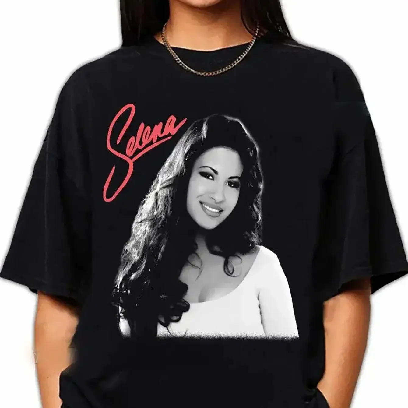 تي شيرت سيلينا كوينتانيلا جرافيك عتيق للجنسين بأكمام قصيرة 100% قطن أسود مع طباعة وردي وأبيض كاجوال برقبة دائرية