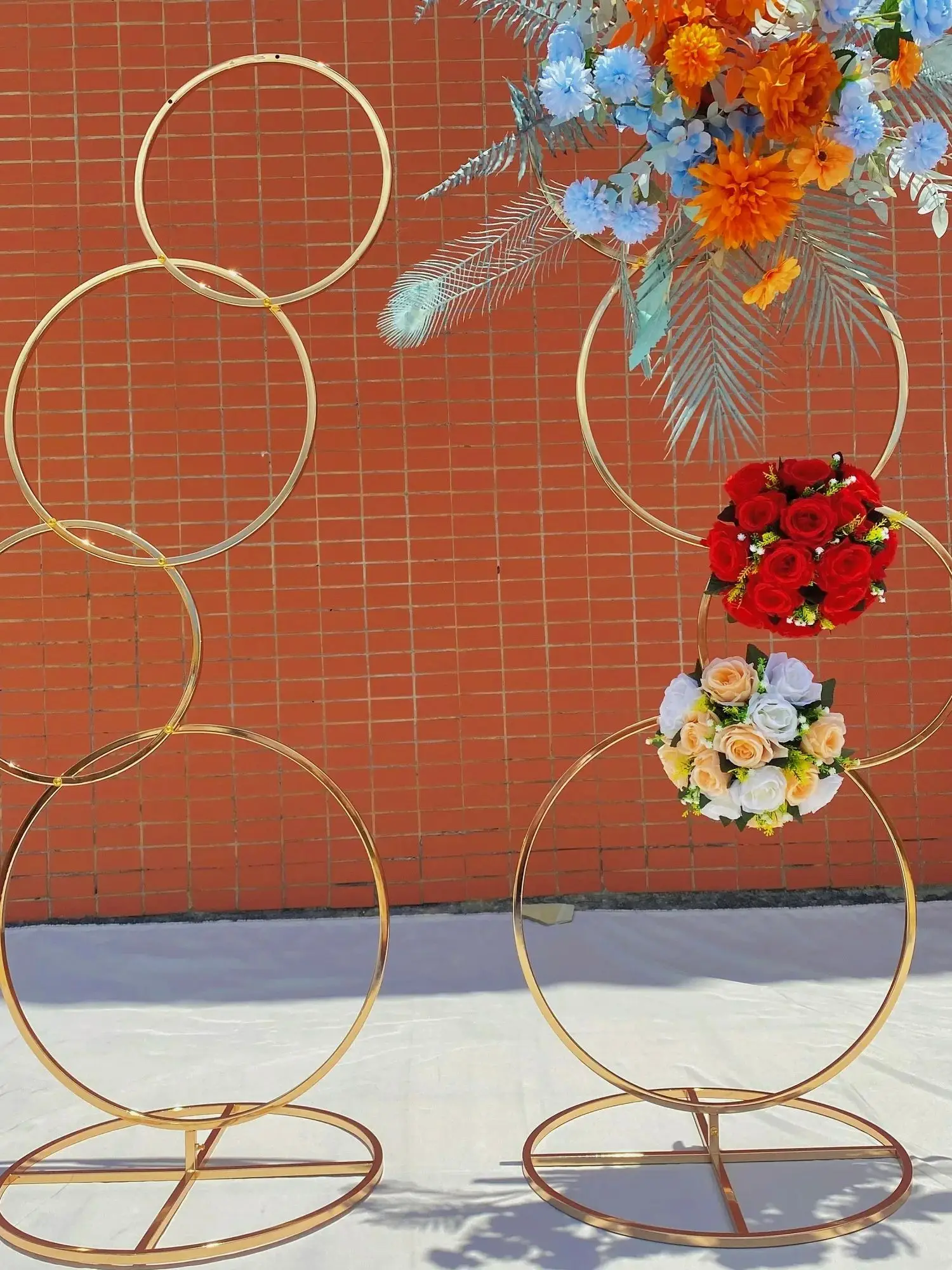2 Stück Glänzend Vergoldeter Metall-Quadrat-Hochzeitsbogen-Hintergrundrahmen, Ballonständer, Türregal für Künstliche Blumen bei Hochzeiten im Freien – Detail 1