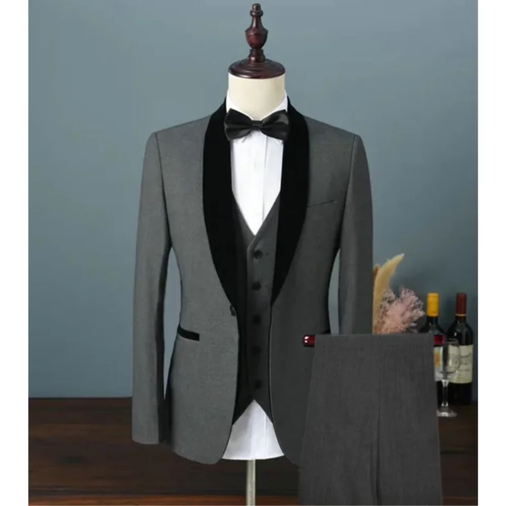 

Latest Coat Pant Designs Velvet Shawl Lapel Grey 3 Pieces Suit Groomsmen Groom Tuxedos Men Suits For Wedding Party Blazer