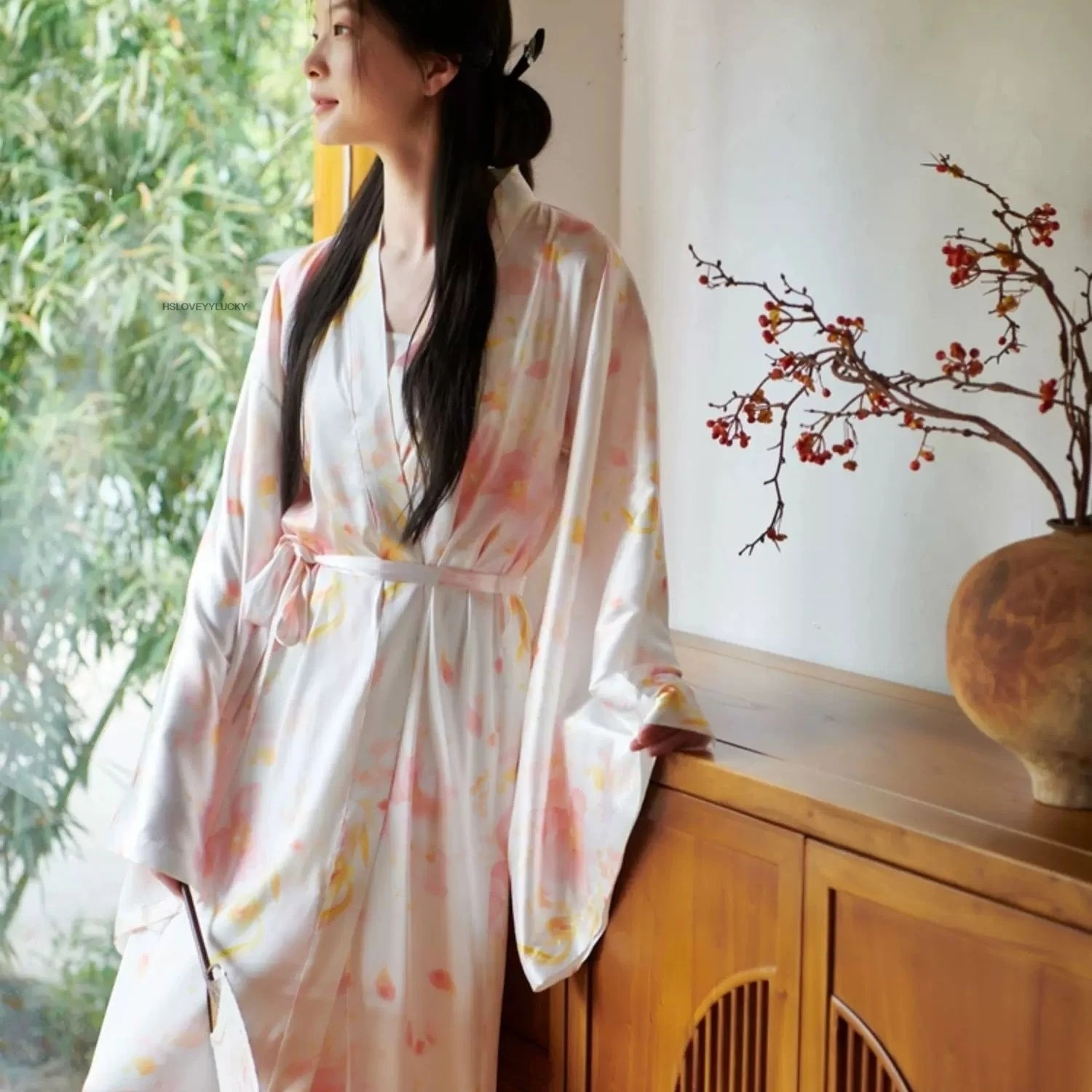 

Новая атласная ночная сорочка в китайском стиле с традиционным принтом, халат в старинном стиле с широкими рукавами, домашняя одежда, одежда для чайной церемонии