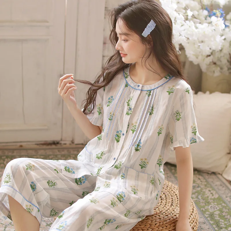

Summer Cotton Short-sleeved Pajamas Women's Crew Neck Cropped Pants 2PCS Sweet Floral Loose Loungewear Set