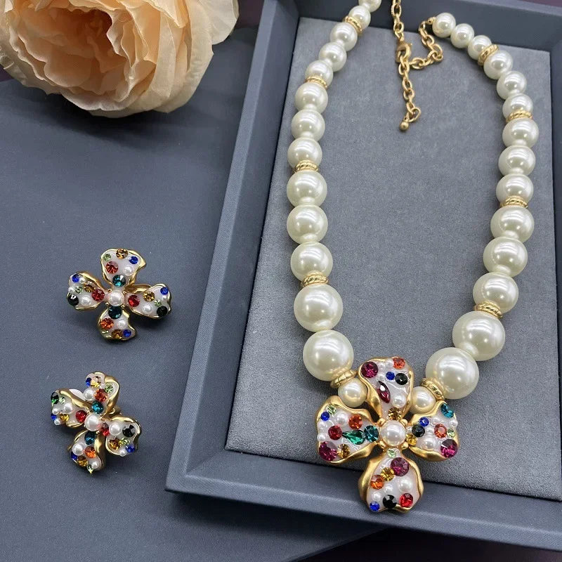 Medieval Vintage [dazzling and dazzling] Heavy Industry Colorful Diamond Pearl Necklace Earwear Set