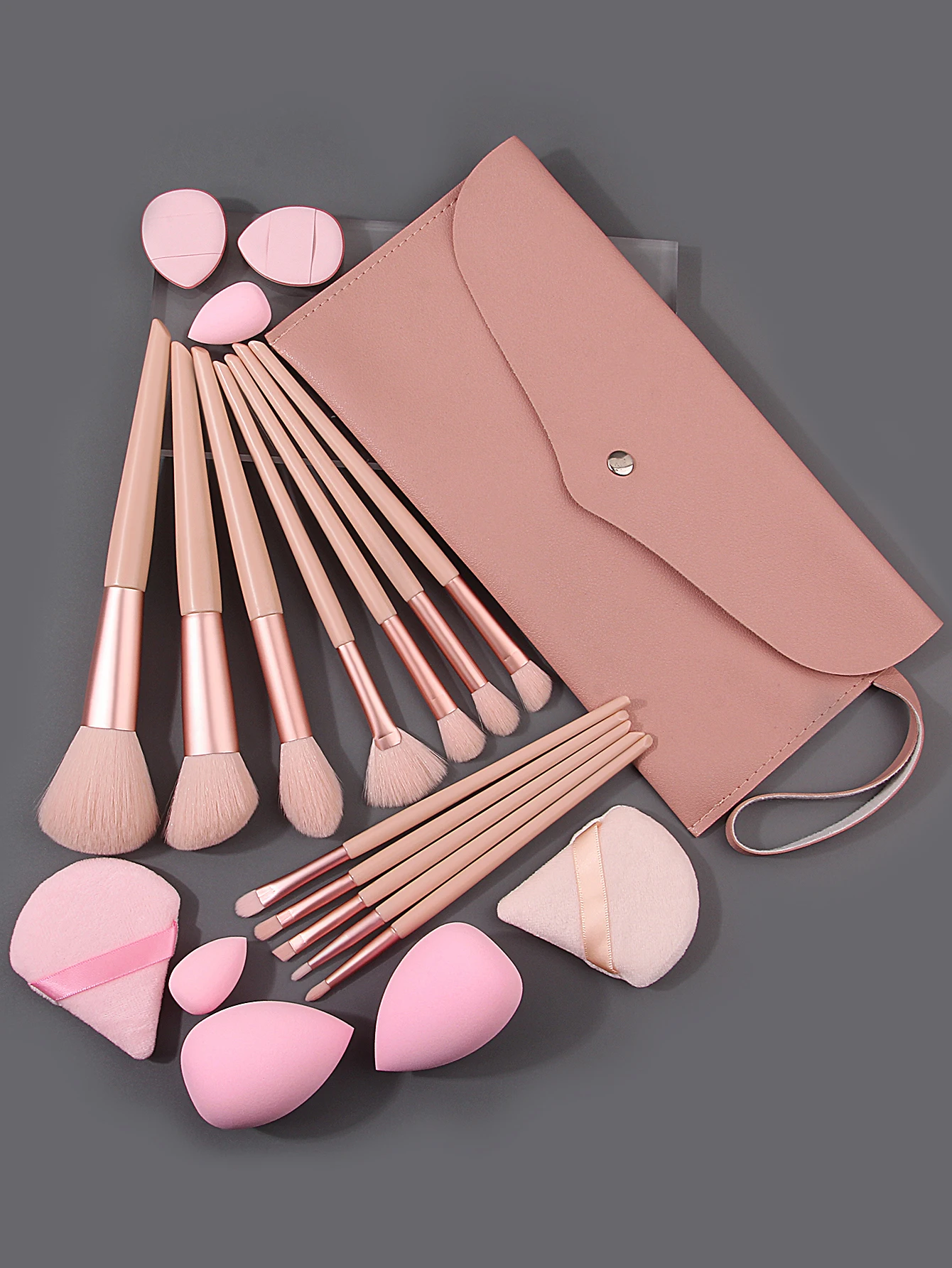 Ensemble d'outils professionnels de beauté quotidienne: 12 pinceaux de maquillage à poils souples + 8 pièces de bouffantes d'éponge d'œuf de maquillage en forme de goutte d'eau + trousse de maquillage