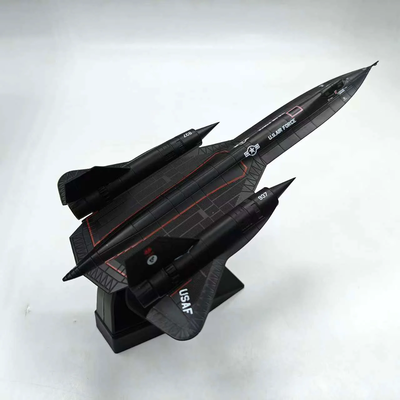 

Литой под давлением масштаб 1:144, американский развлекательный самолет SR-71, модель из сплава, Коллекционная игрушка, подарок, сувенир, демонстрационный орнамент