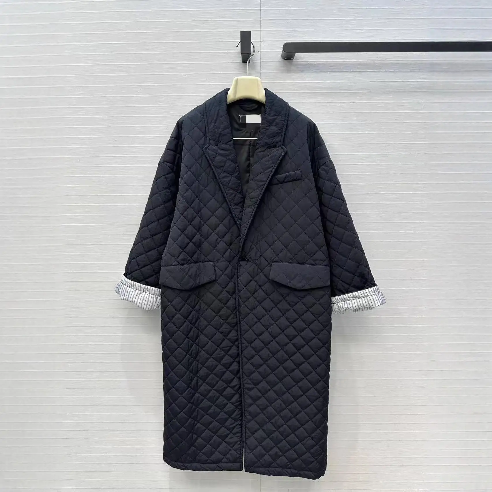 

Длинное стеганое хлопковое пальто с модным ромбовидным узором, теплое, для осени, зимы и ранней весны, новинка, с южноазиатской отделкой.