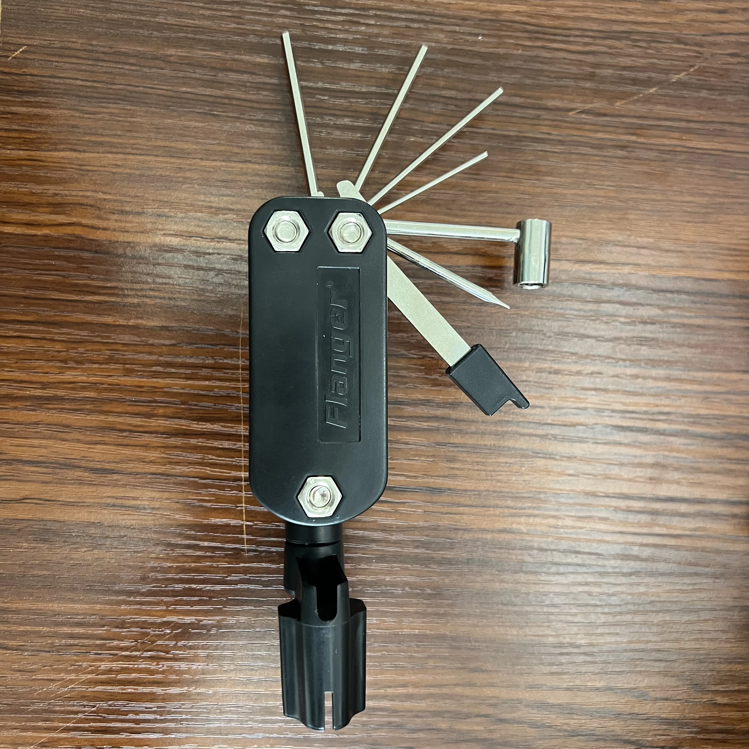 مجموعة أدوات تقنية متعددة الوظائف للجيتار FMT13 - تحتوي على 13 أداة إصلاح جيتار، بما في ذلك مفتاح ربط سداسي ومفك براغي