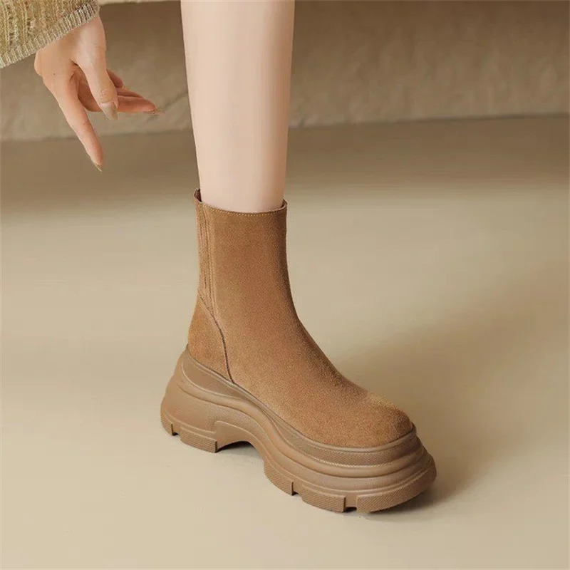 Thick soled boots women's soft leather frosted round toe sponge short boots 2024 new winter high-heeled chimney fashion boots