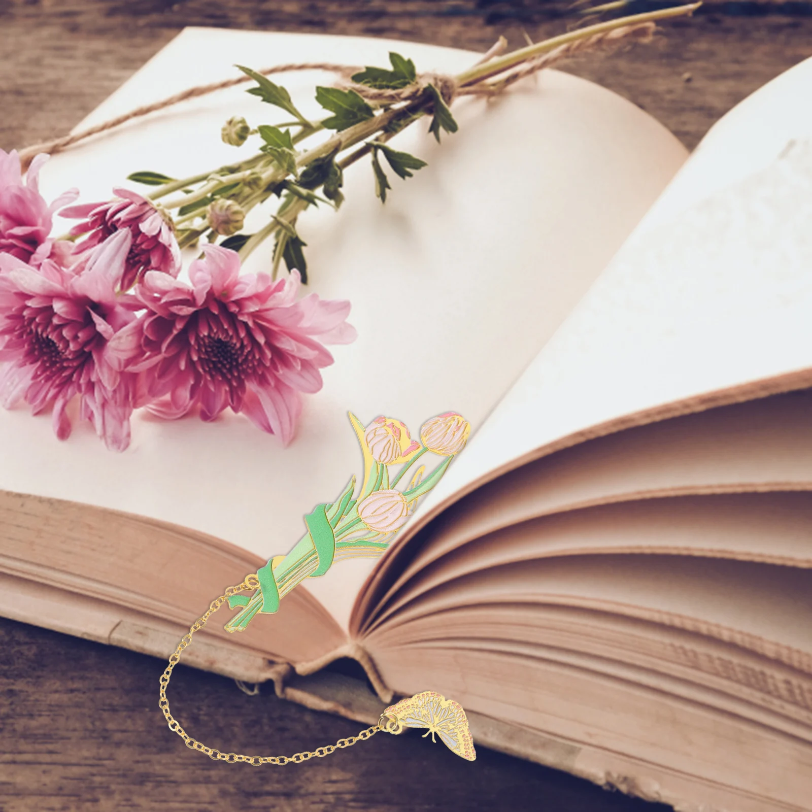 

Hollow Flower Bookmark Metal Pendant Bookmarks for Women Readers Students Teachers Gifts Decorative Tag Lightweight Portable