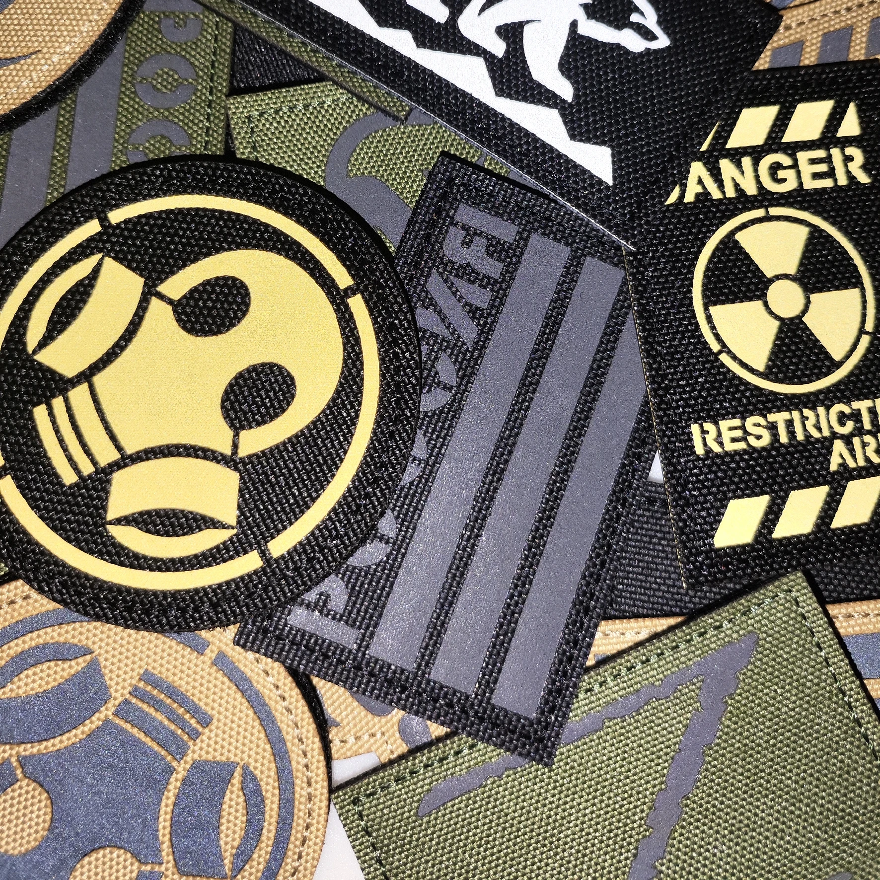 Parche de ropa táctica con bordado de gestos, etiqueta de PELIGRO BIOLÓGICO ruso, ancestro, hueso de la mano, gancho y bucle, 666