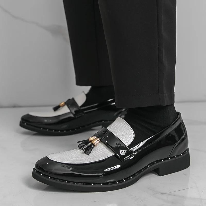 

2026 Summer New Men's Breathable Non Slip Casual Leather Shoes Fashion Brand Men's Comfortable Patent Leather Pointed Loafers