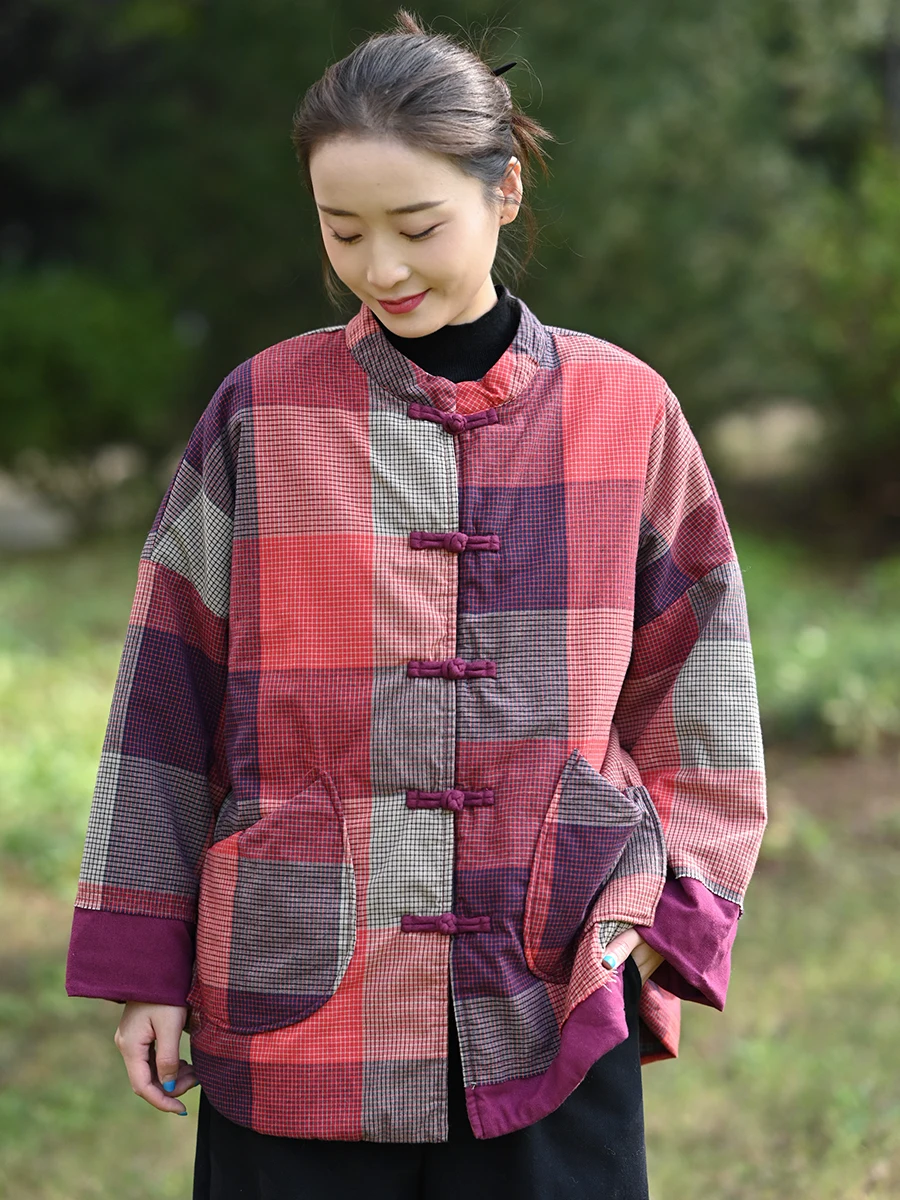 เสื้อโค้ทผู้หญิงสไตล์จีน ผ้าหนานุ่ม อุ่นสบาย ลายตาราง คอตั้ง วินเทจ สำหรับฤดูหนาวปี 2025 รุ่น M2056