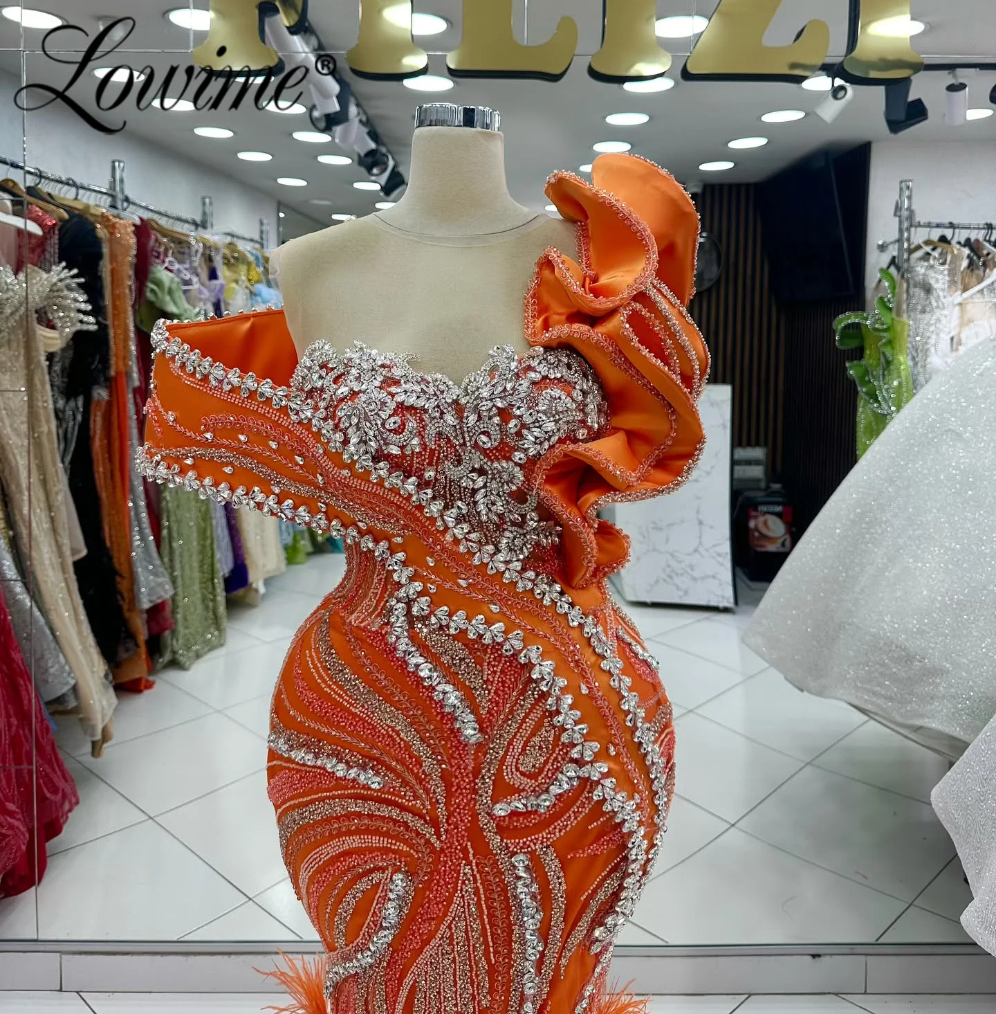 ขนสีส้มค็อกเทลปาร์ตี้ชุดที่กําหนดเองคริสตัลหินงานแต่งงาน Gowns 2025 Mermaid แอฟริกันหมั้นชุดราตรี