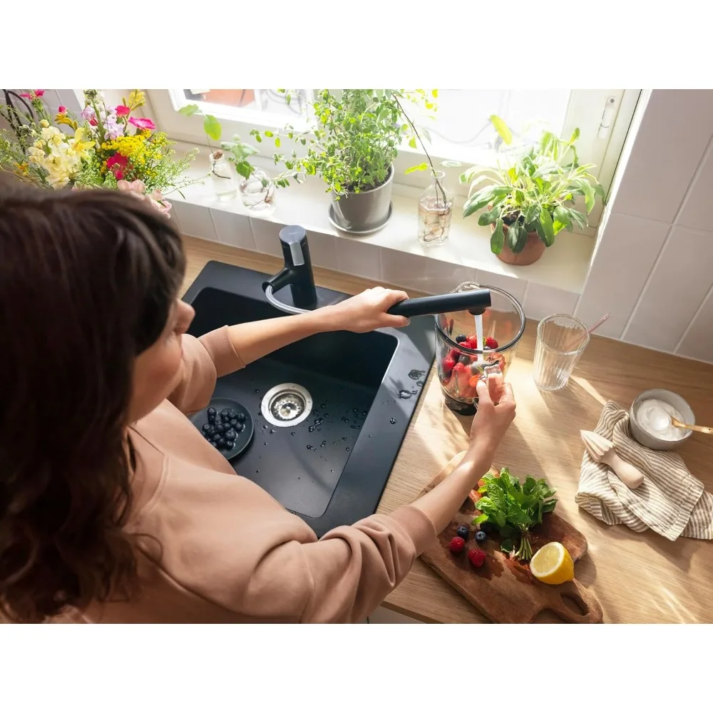 ก๊อกน้ำห้องครัวแบบก้านโยกเดี่ยว Hansgrohe Zesis สีดำด้าน พร้อมหัวฉีดแบบดึงออกได้