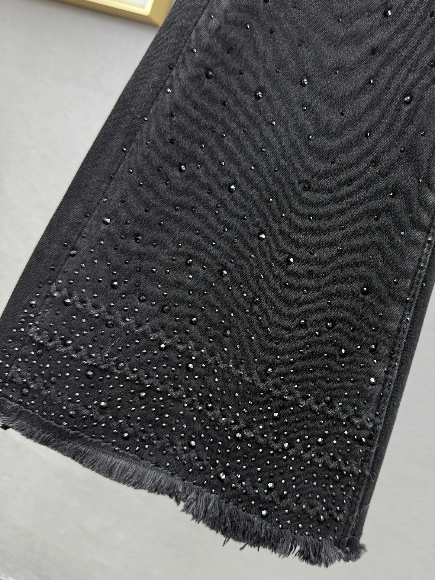 Fleece-Lined Jeans for Women, Long Pants, 2025 Winter New Warm High-Waisted Skinny European Style Rhinestone Frayed Flared Pants