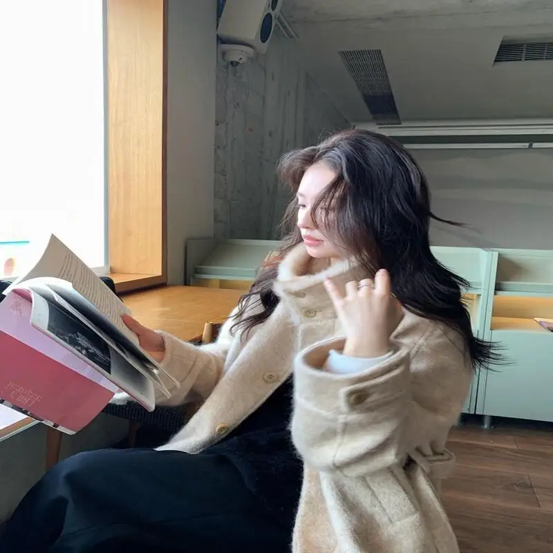 

Корейская версия, универсальный стиль, высококачественное шерстяное пальто с воротником-стойкой, новое маленькое пальто с талией, изысканный элегантный шерстяной пиджак, зимний милый