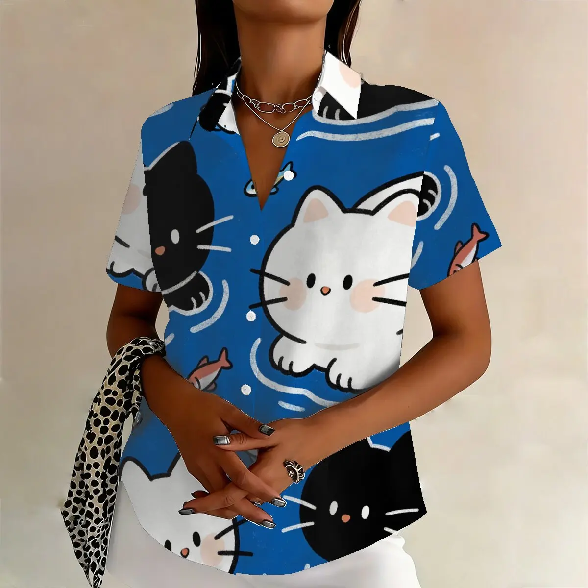 Women's Plus Size Cat & Fish Print Short Sleeve Shirt, Cute & Lively,Flattering for All Body Types,Perfect for Casual Gatherings view 2