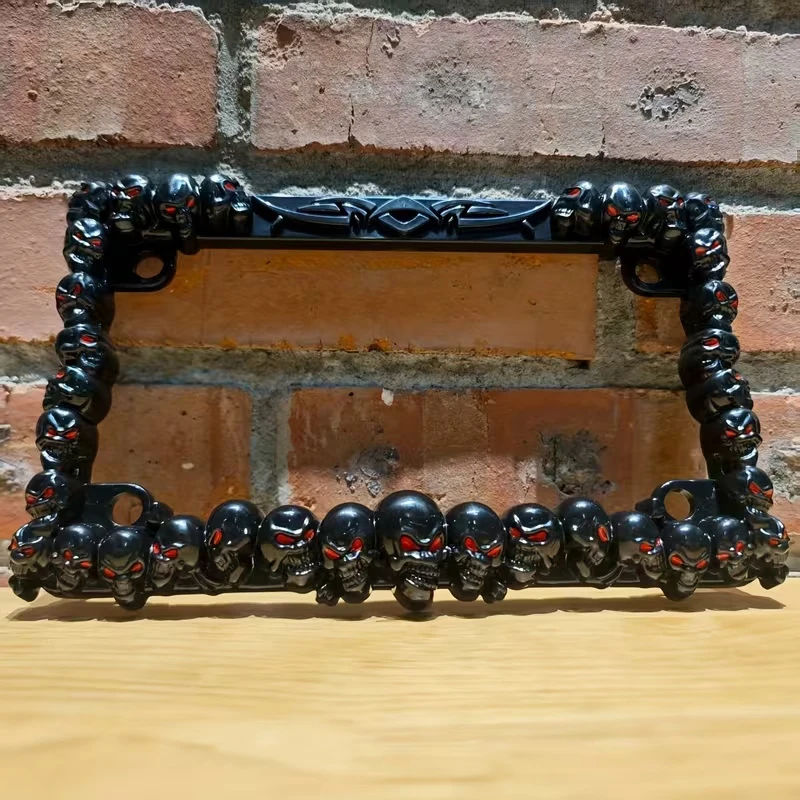 Skull Motorcycle License Plate Frame Gothic  Motorcycle License Plate Holder creative Metal Frame for Motor Vehicle Decor