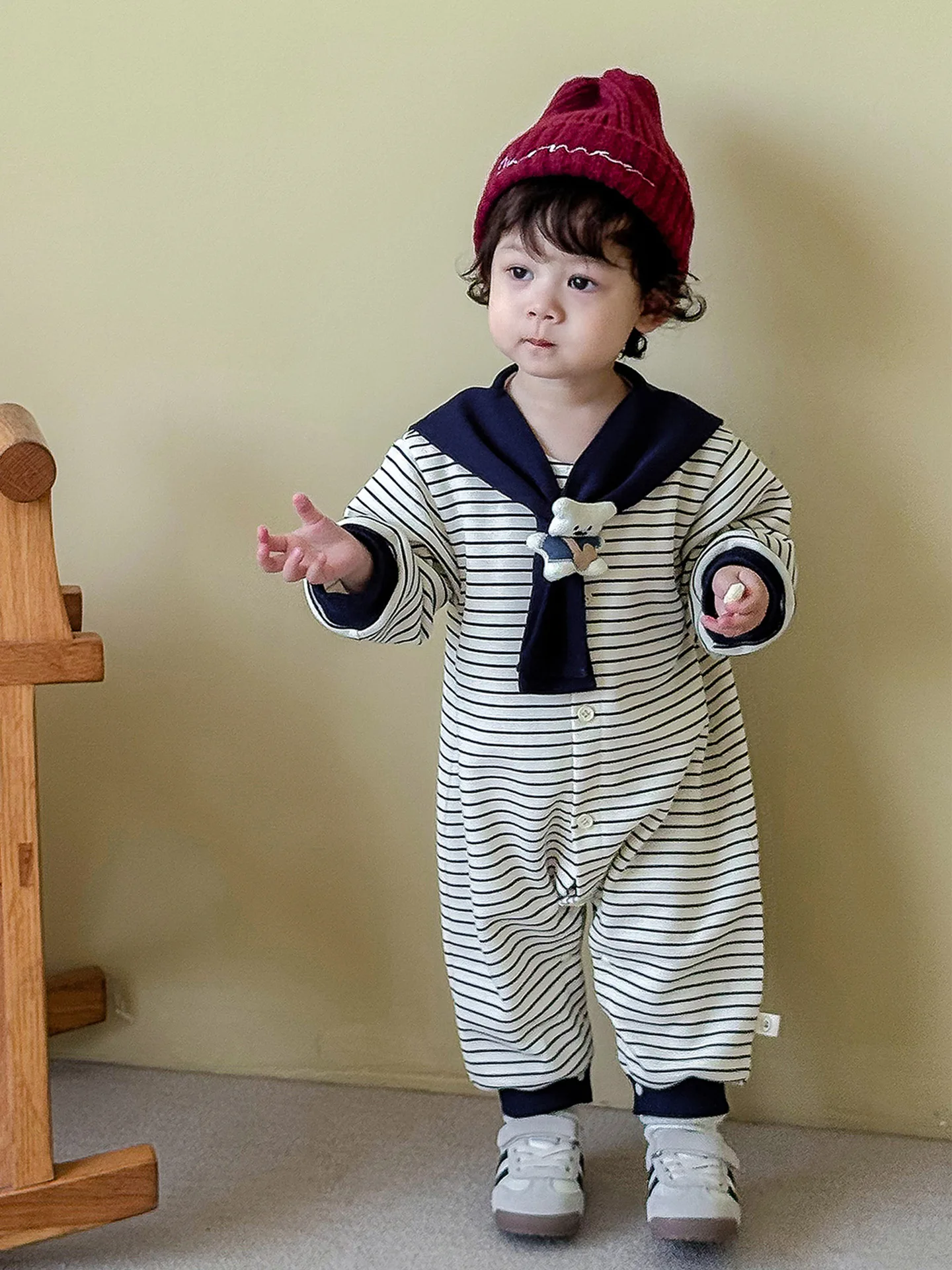 

Полосатые комбинезоны для маленьких мальчиков, осень 202, корейский стиль, матросский воротник, комбинезоны с длинными рукавами для маленьких мальчиков, цельная одежда для новорожденных